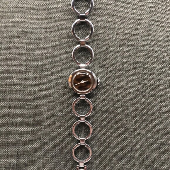 Vintage Wind Timex Watch WORKING ORDER/ EXCELLENT CONDITION - Picture 2 of 5